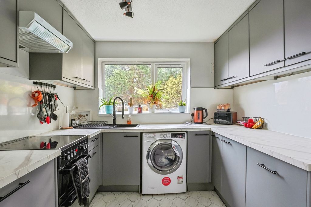 Property photo 2 of 13 Kitchen