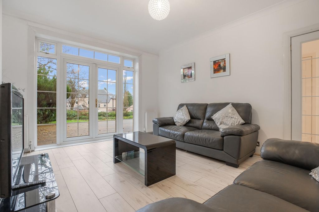 Property photo 2 of 33 Living Room