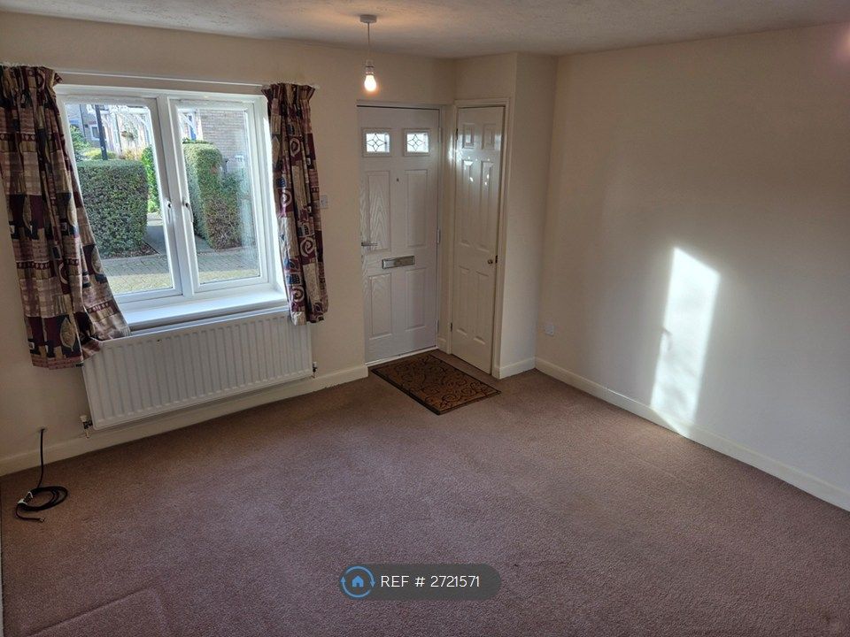 Property photo 2 of 23 Living Room