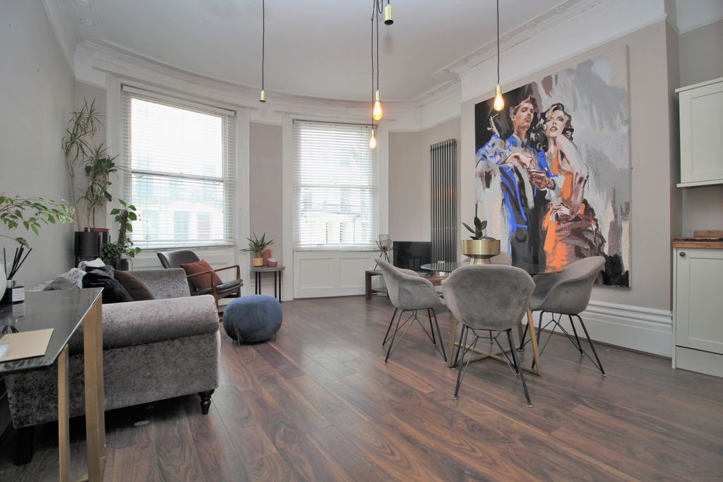 Property photo 2 of 19 22