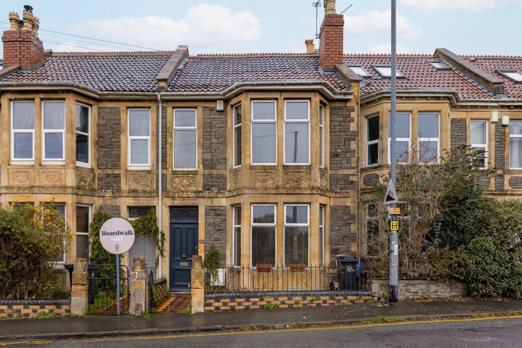 Property photo 2 of 20 55 Talbot Road, Bs4-26.Jpg