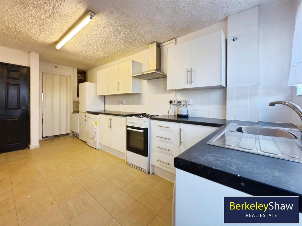 Property photo 3 of 15 Breakfast Kitchen