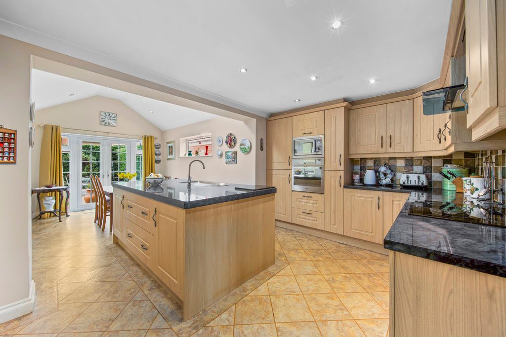 Property photo 3 of 26 Kitchen