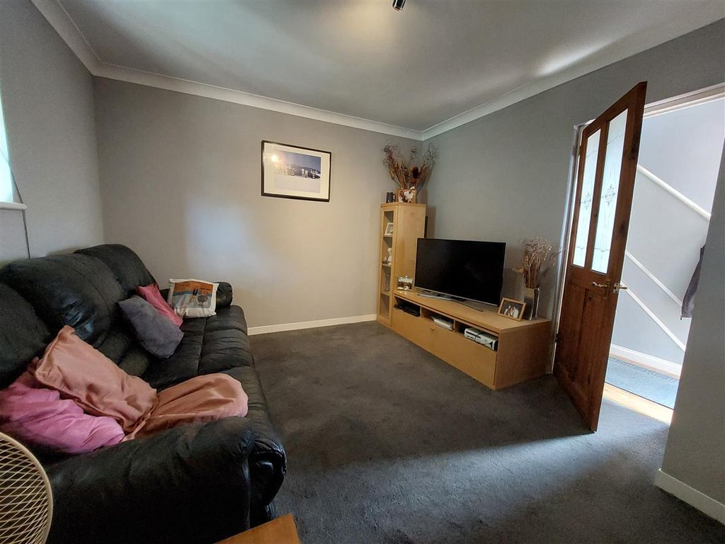 Property photo 2 of 12 Living Room