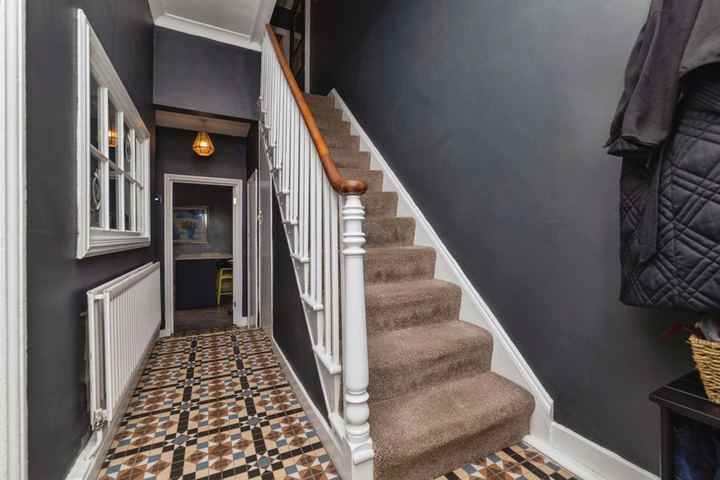 Property photo 2 of 15 Hallway