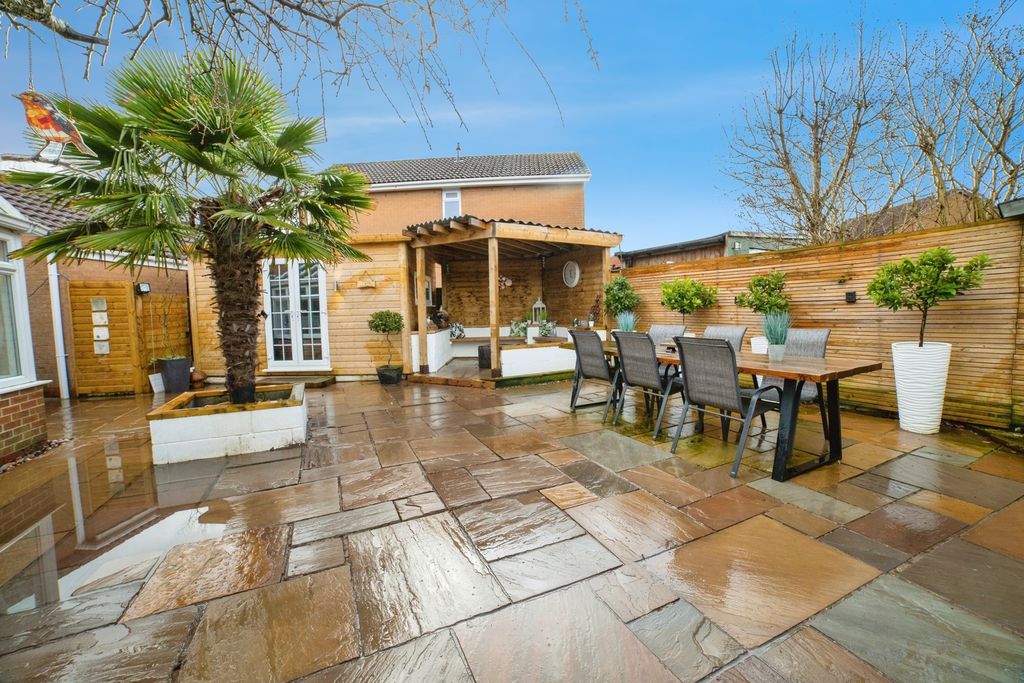 Property photo 3 of 28 Pbox-Img.Jpg