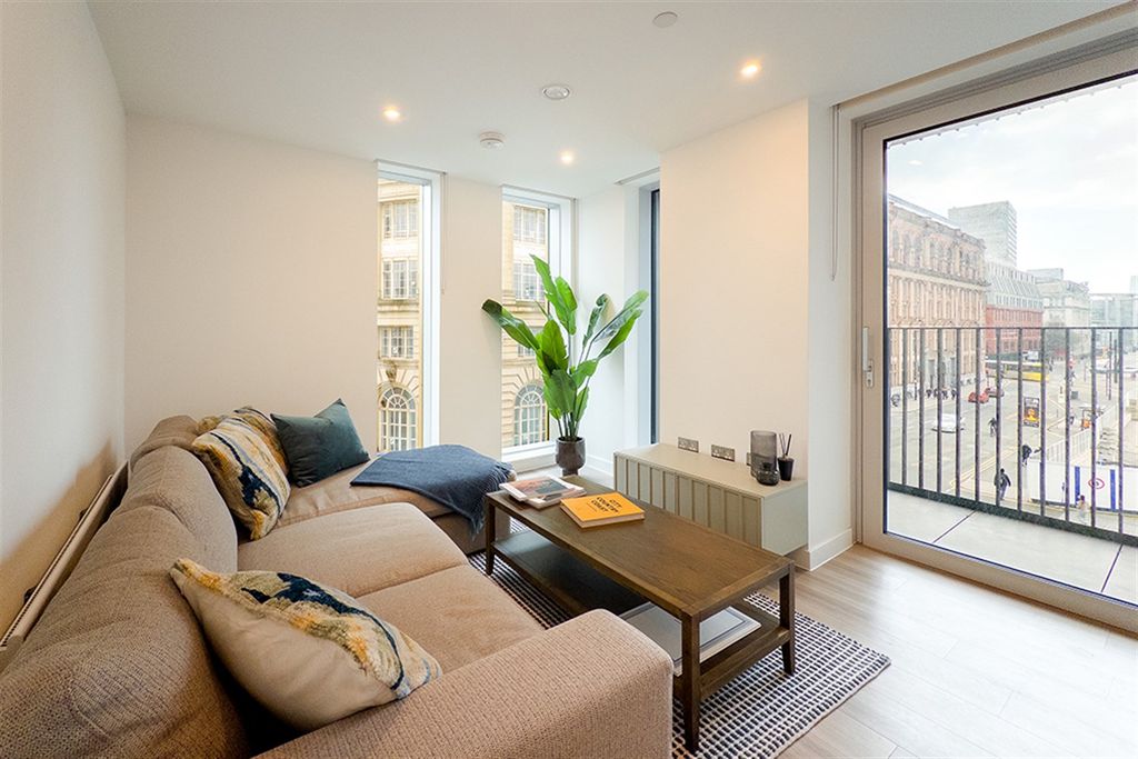 Property photo 3 of 10 (Main)