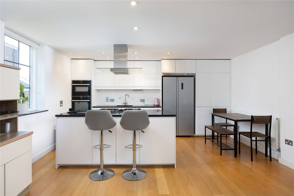 Property photo 3 of 10 Kitchen