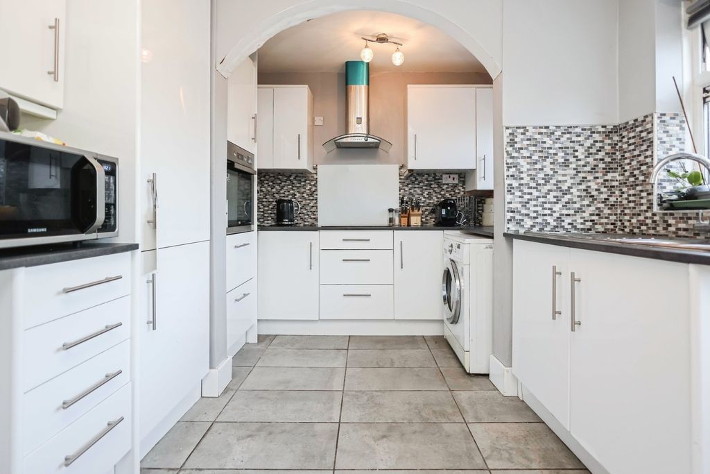 Property photo 3 of 16 Kitchen