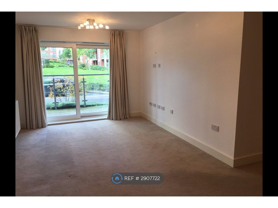 Property photo 3 of 10 Spacious Kitchen / Living Room