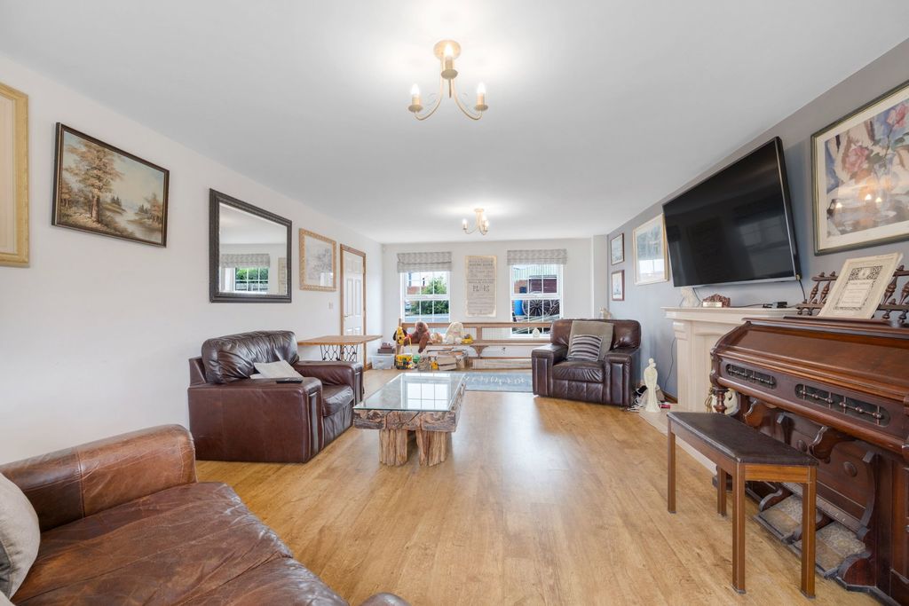 Property photo 3 of 34