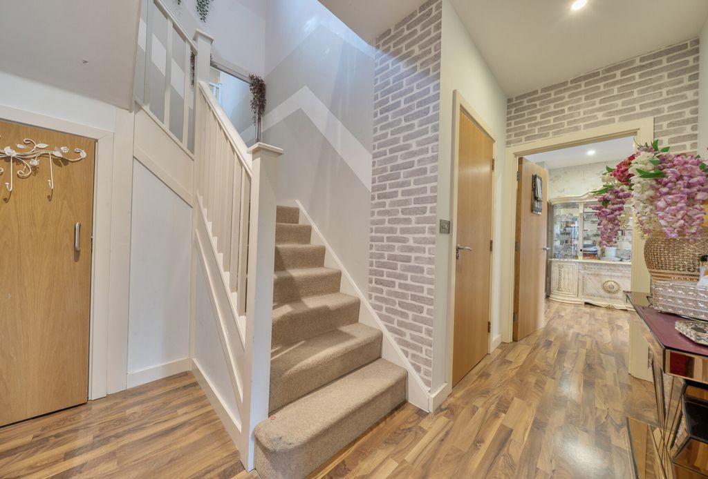 Property photo 2 of 16 1471676-13-6A2694...