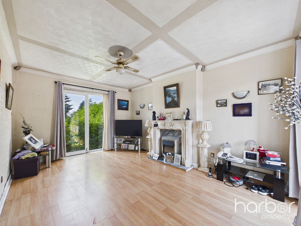 Property photo 2 of 18 5157815