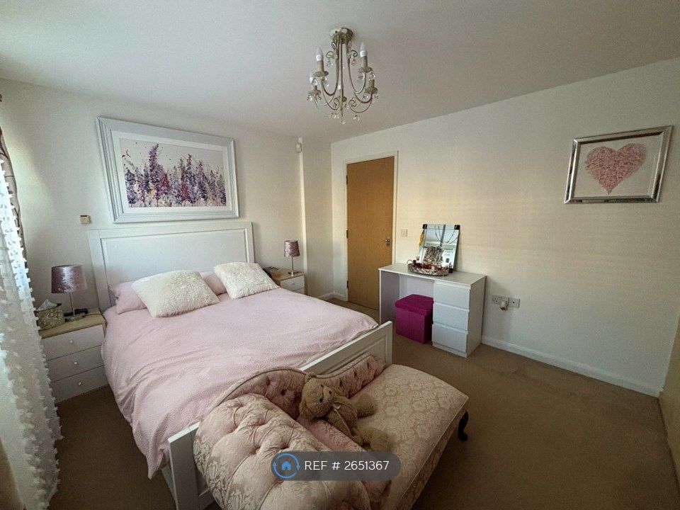 Property photo 2 of 19 Main Bedroom 2