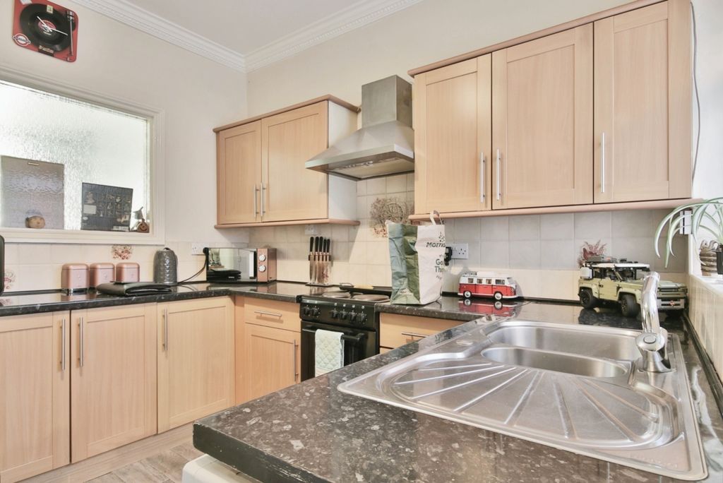 Property photo 3 of 10 3743918