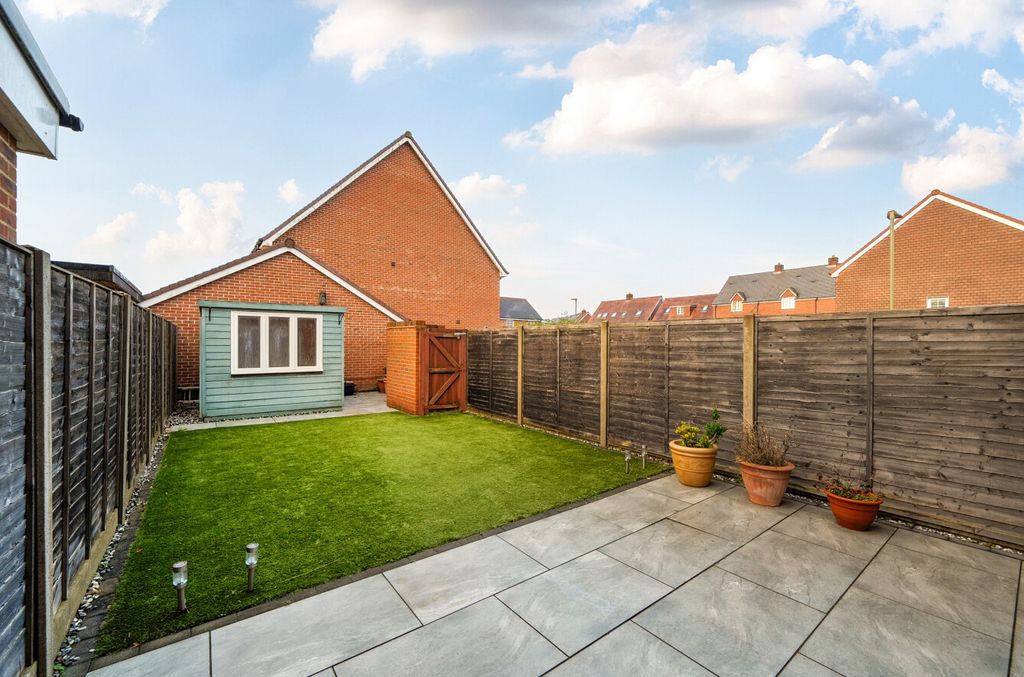 Property photo 3 of 16 1388350-14-693Aa2...