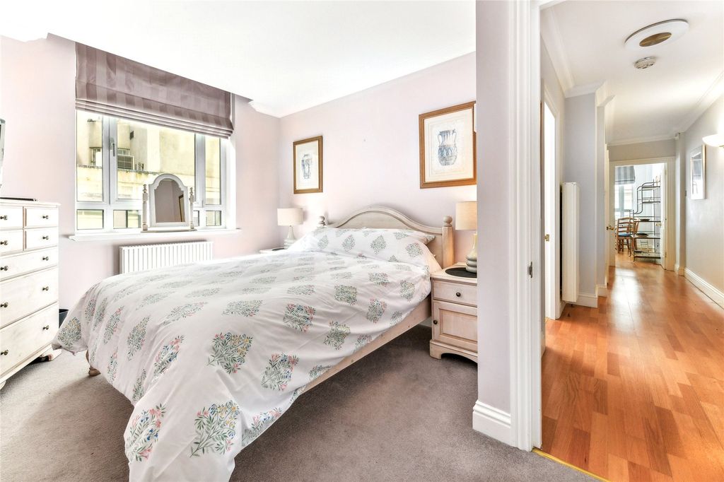 Property photo 3 of 11 Little Adelphi
