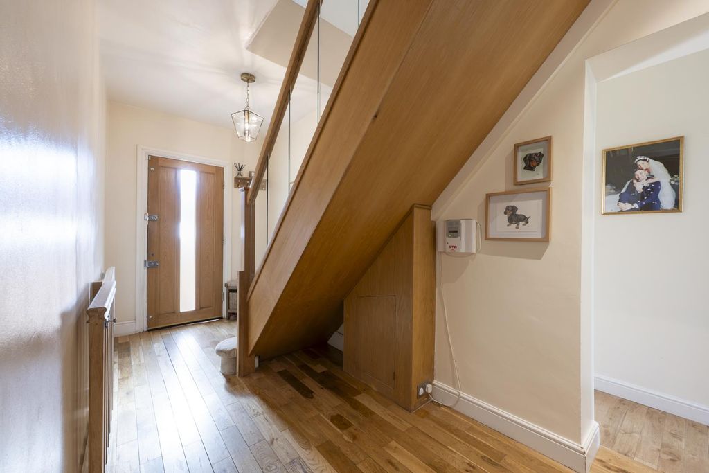 Property photo 2 of 35