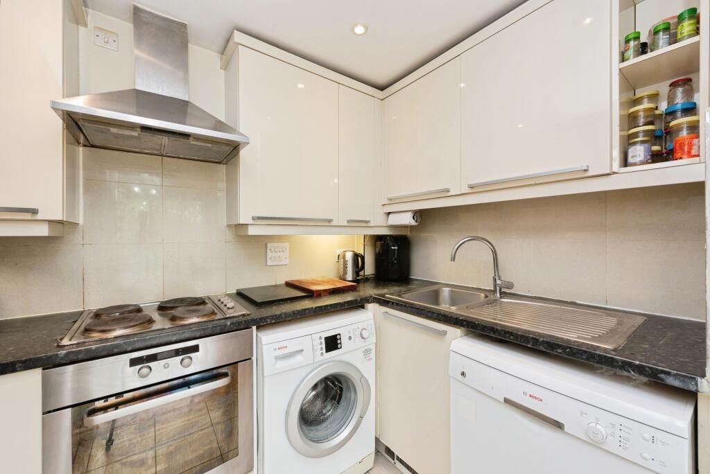 Property photo 3 of 11 Berberis House Kitchen