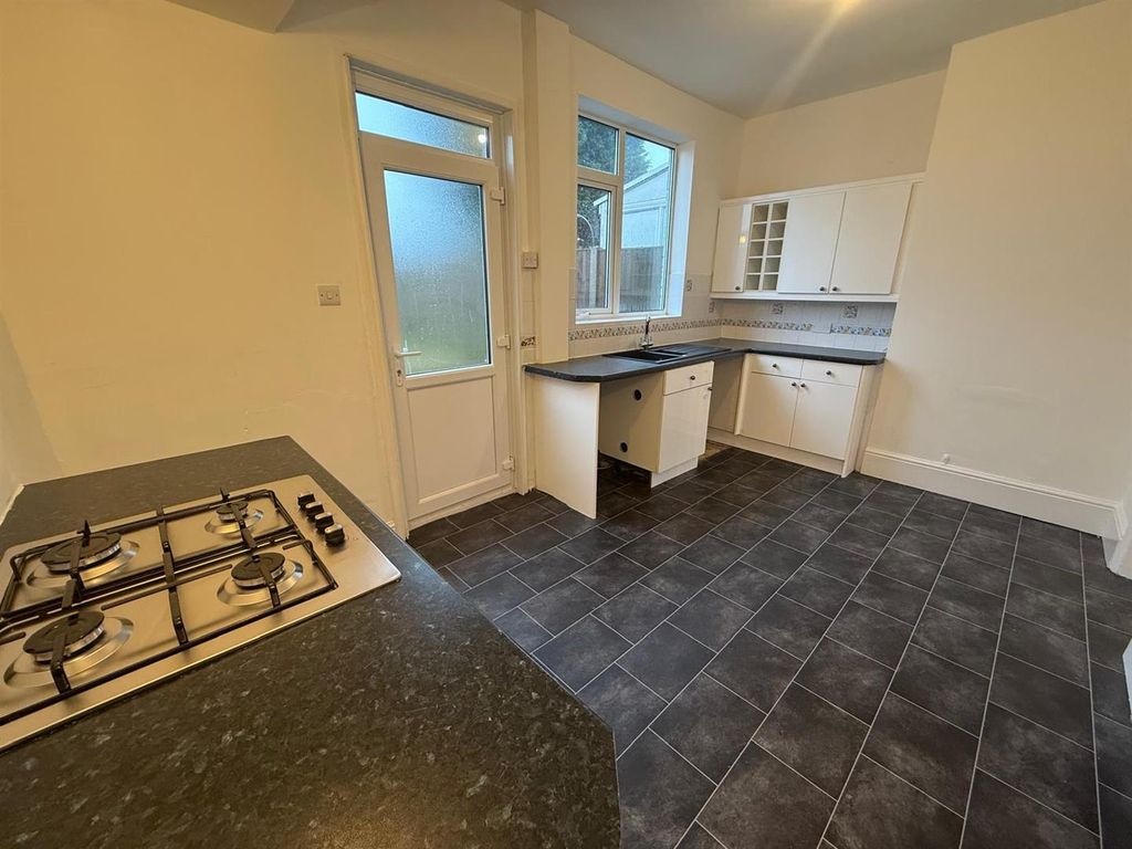 Property photo 3 of 9 Kitchen.Jpeg