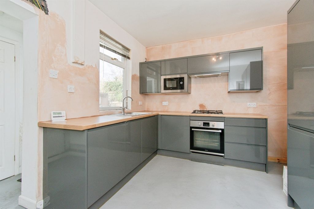 Property photo 3 of 14