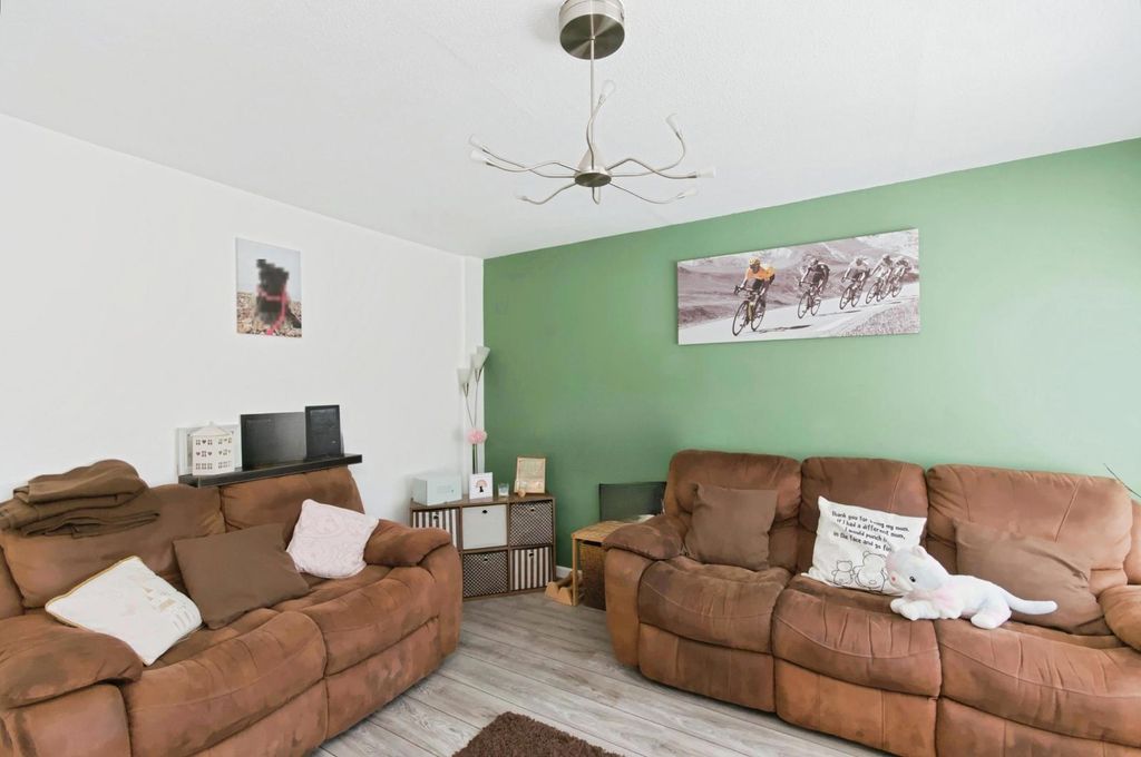 Property photo 3 of 14 Pbox-Img.Jpg