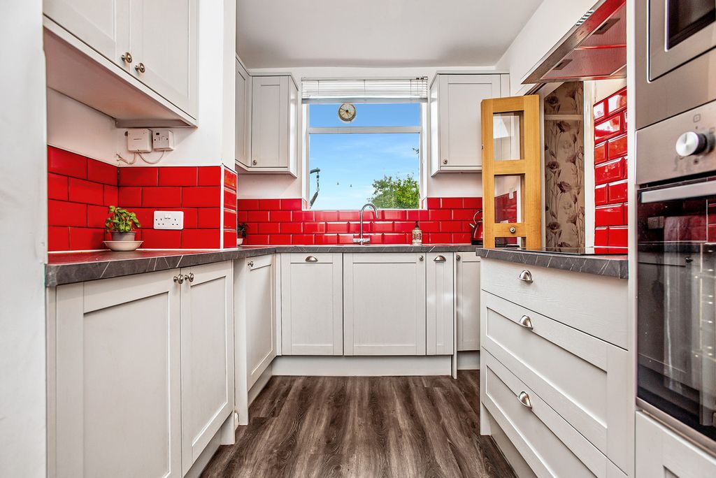 Property photo 3 of 35