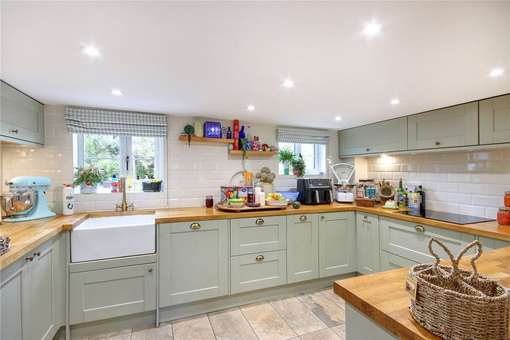 Property photo 3 of 14 Kitchen