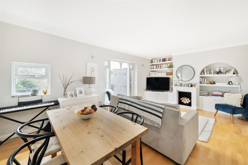Property photo 1 of 25 Elmshaw Road, Sw15 Hi-4.Jpg