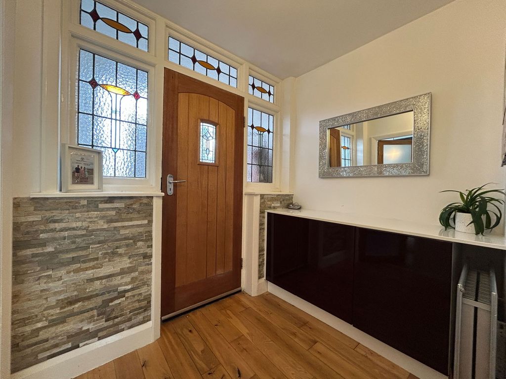 Property photo 2 of 32