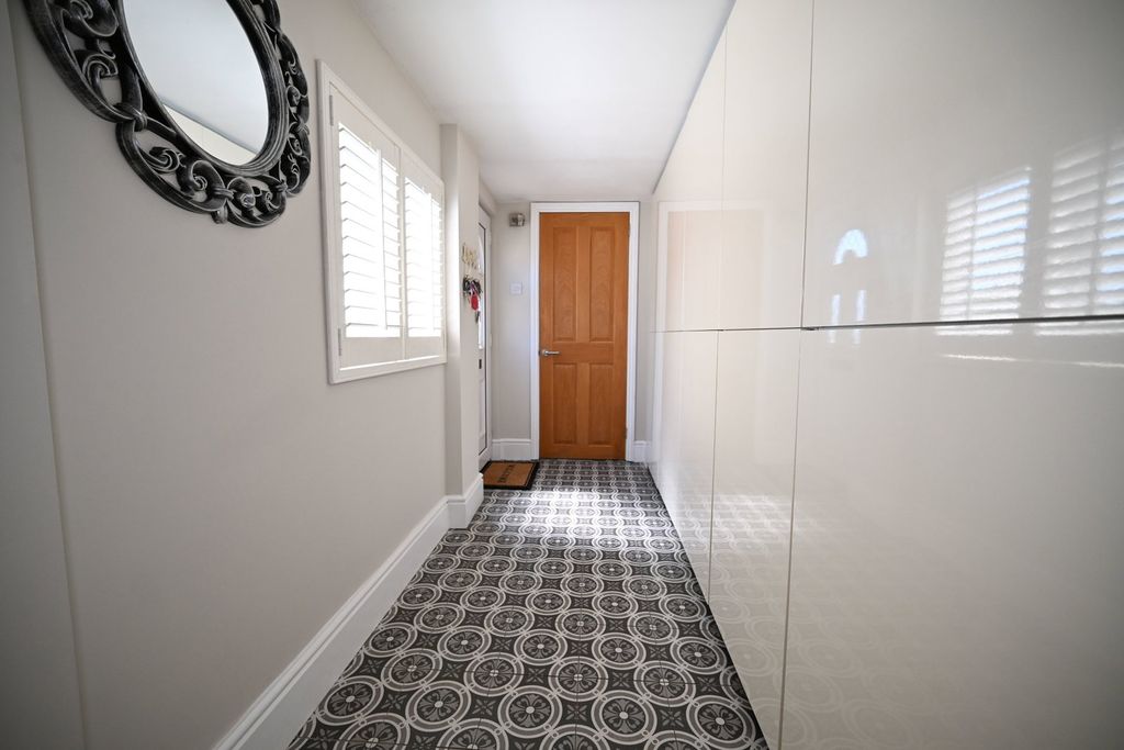 Property photo 3 of 32