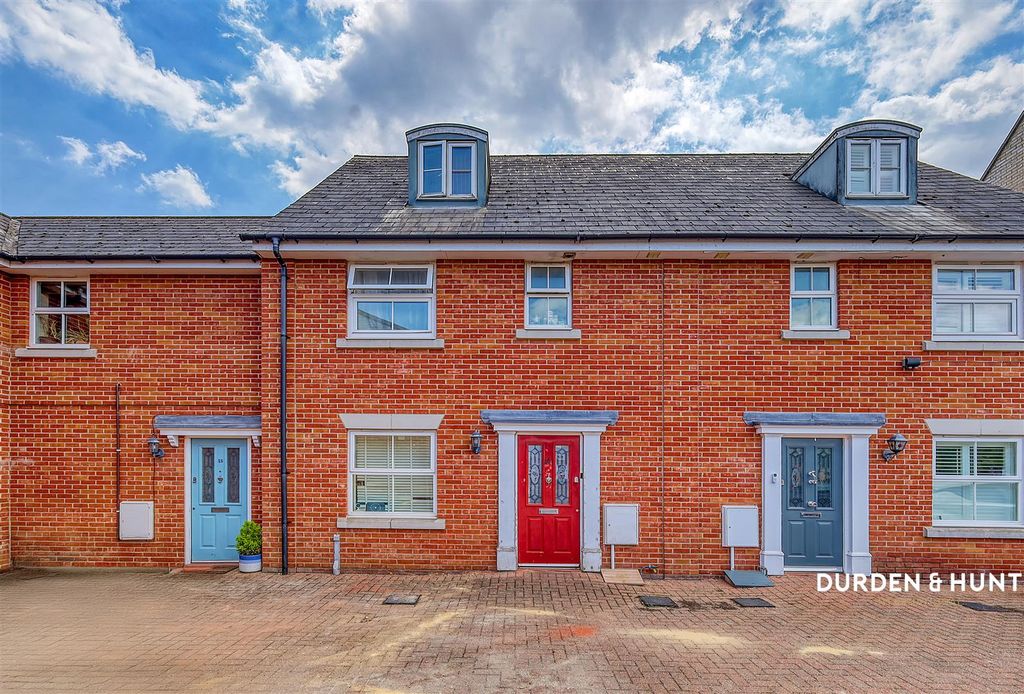 Property photo 1 of 3 Steed Crescent