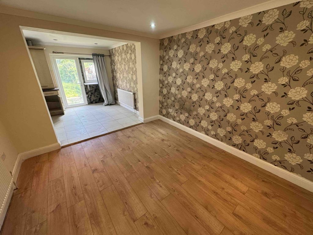 Property photo 1 of 9 5 Bed House To Rent