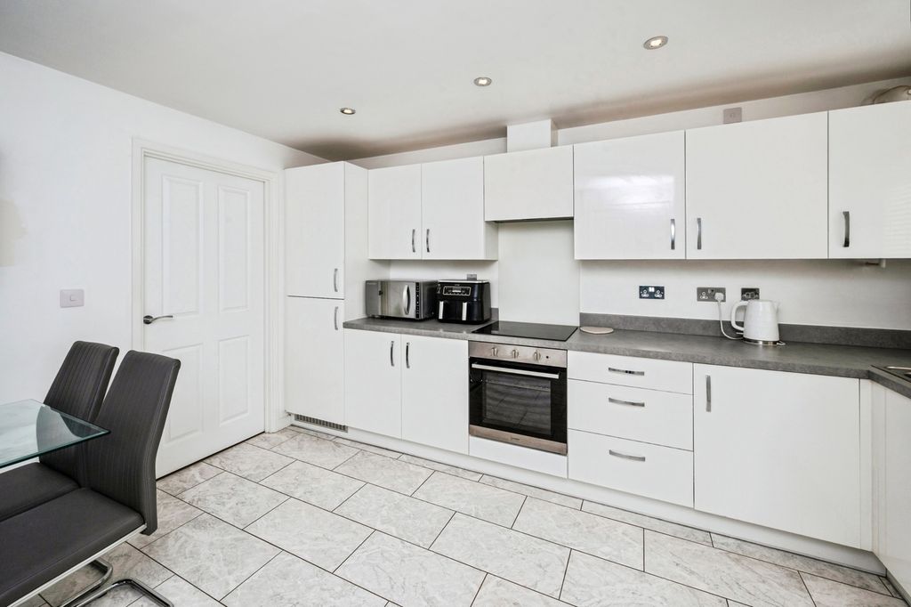Property photo 3 of 21 Pbox-Img.Jpg