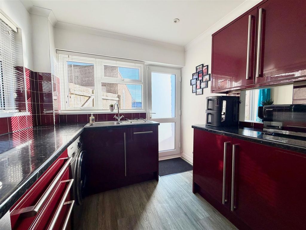 Property photo 3 of 15 Kitchen