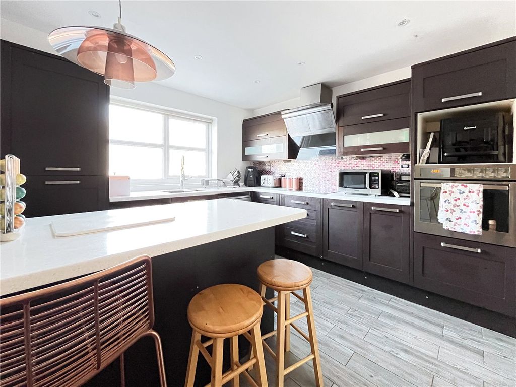 Property photo 2 of 18 Picture No. 27