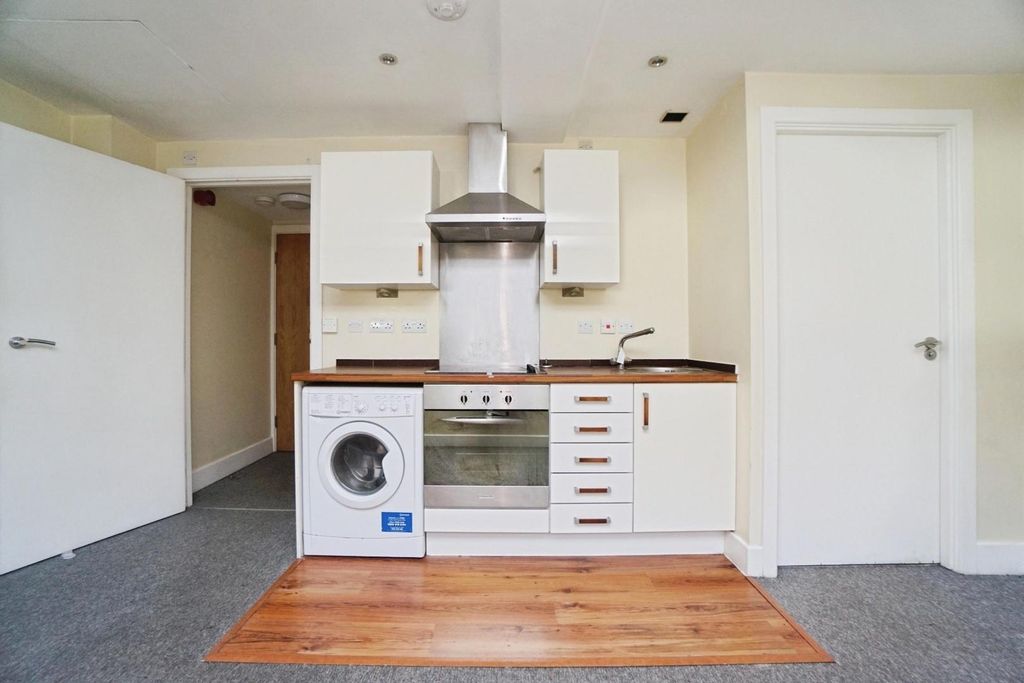 Property photo 1 of 9 Kitchen