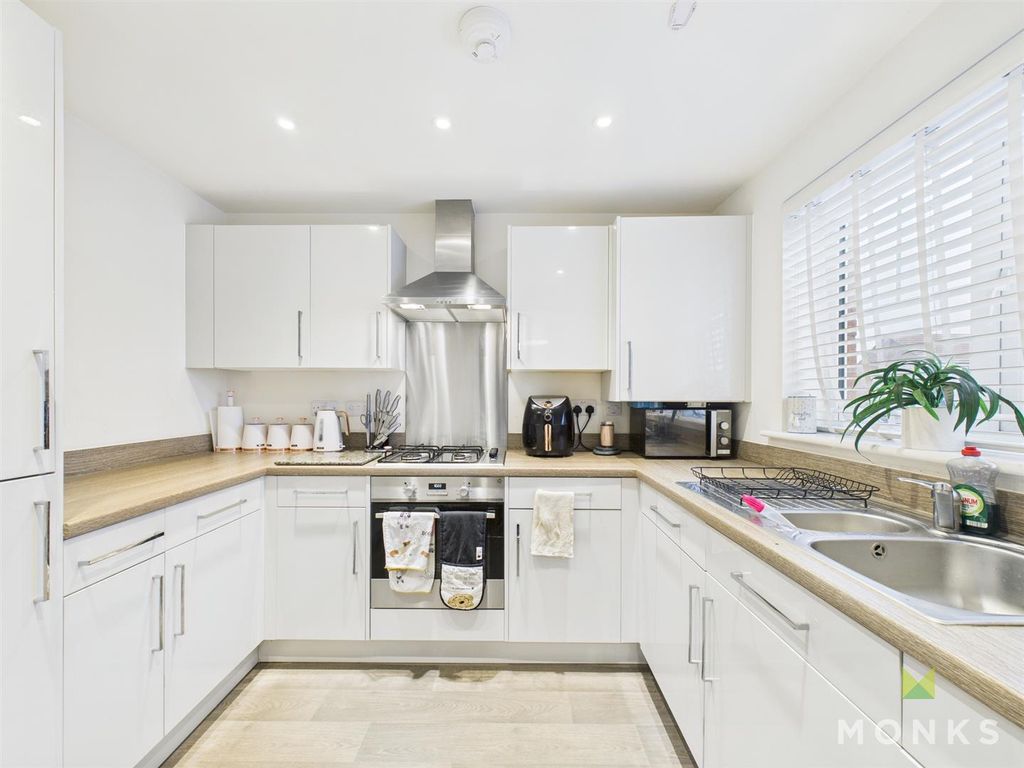 Property photo 2 of 12 Cam05160G0-Pr0064-Still006.Jpg