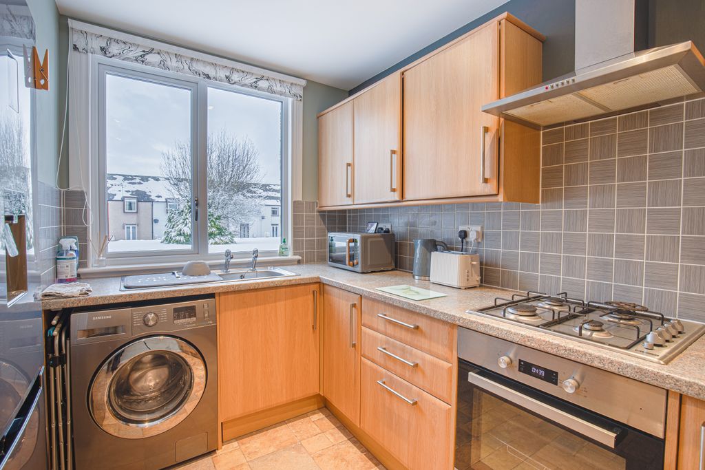 Property photo 3 of 12 Kitchenangle1