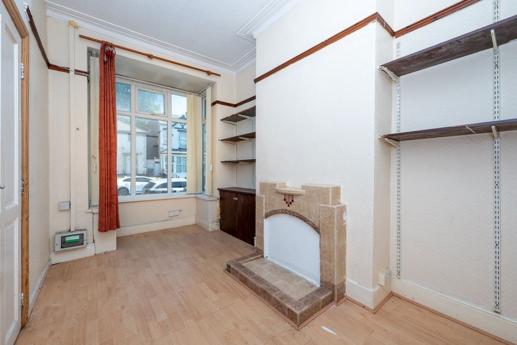 Property photo 3 of 18