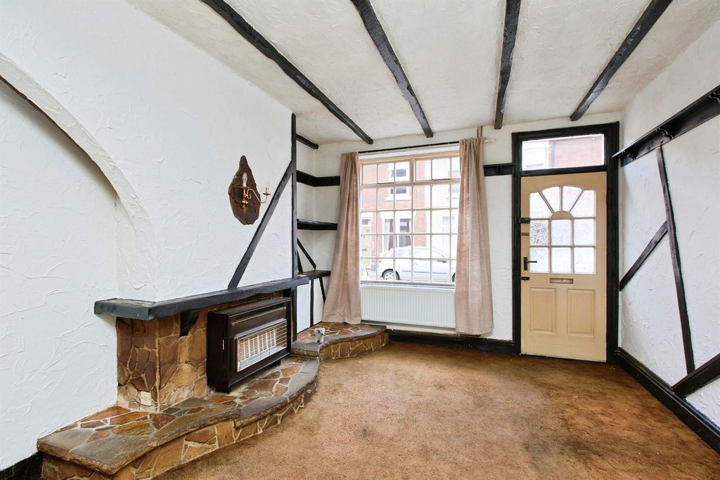 Property photo 2 of 8