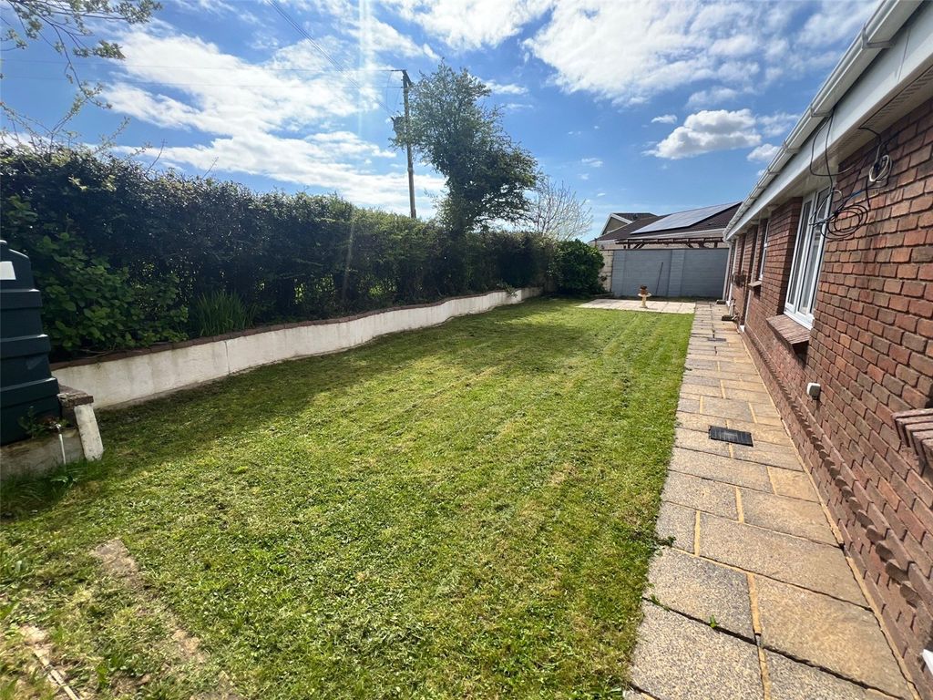 Property photo 2 of 21 Picture No. 23