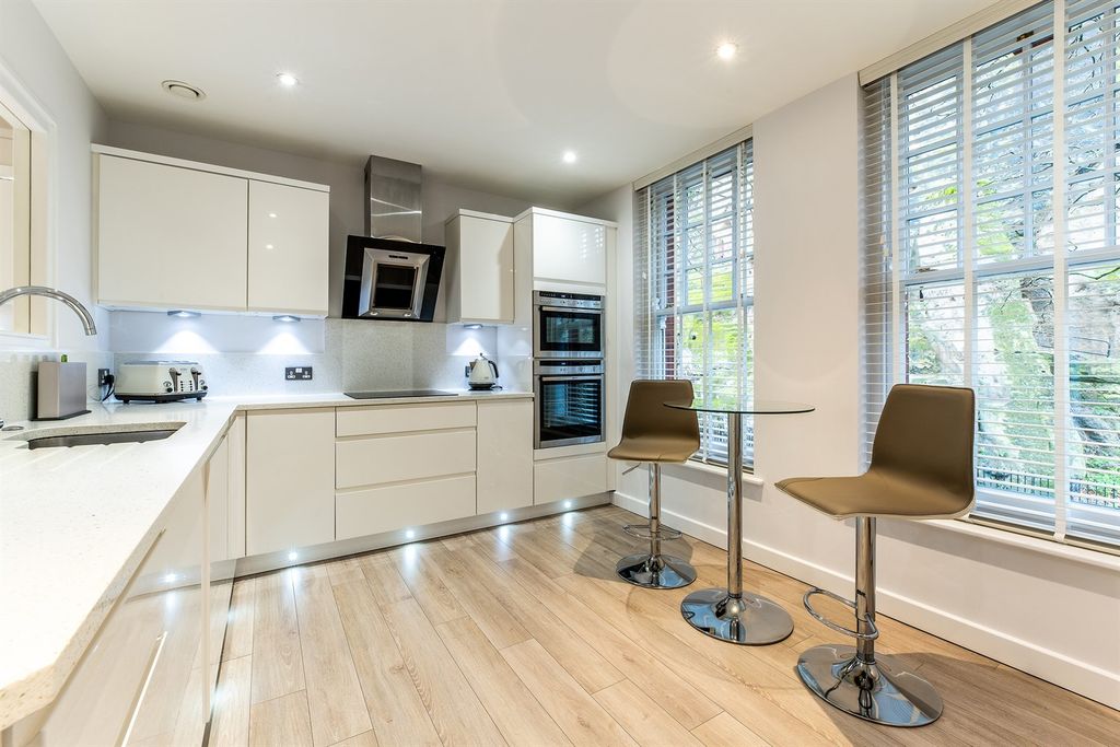 Property photo 1 of 29 (Main)