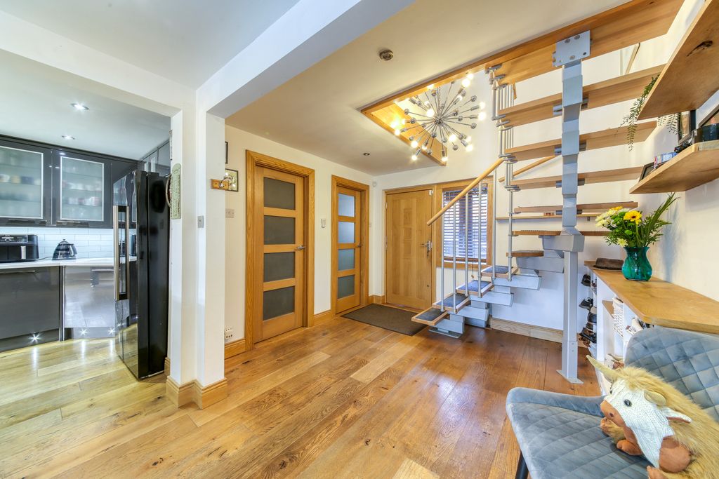 Property photo 2 of 35