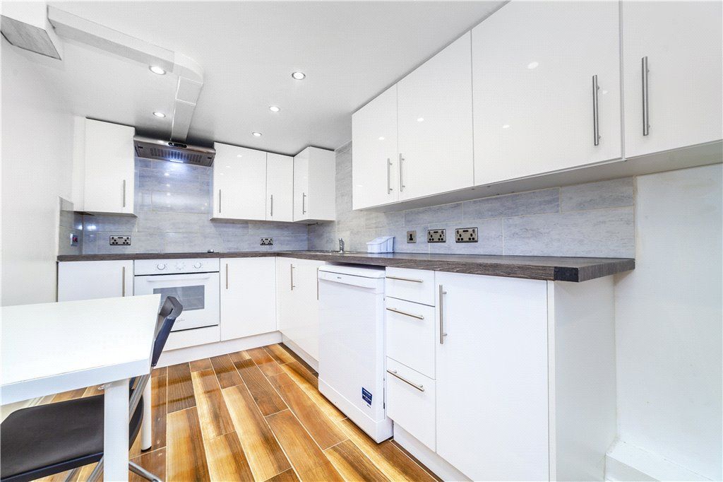 Property photo 3 of 8 Kitchen