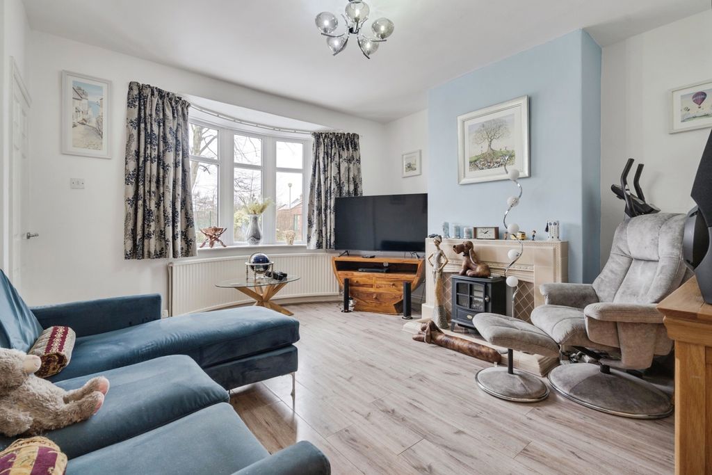 Property photo 2 of 14 Lounge