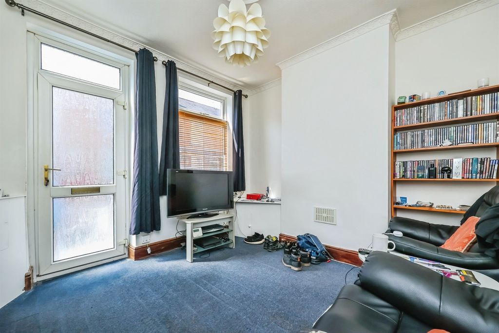 Property photo 3 of 17