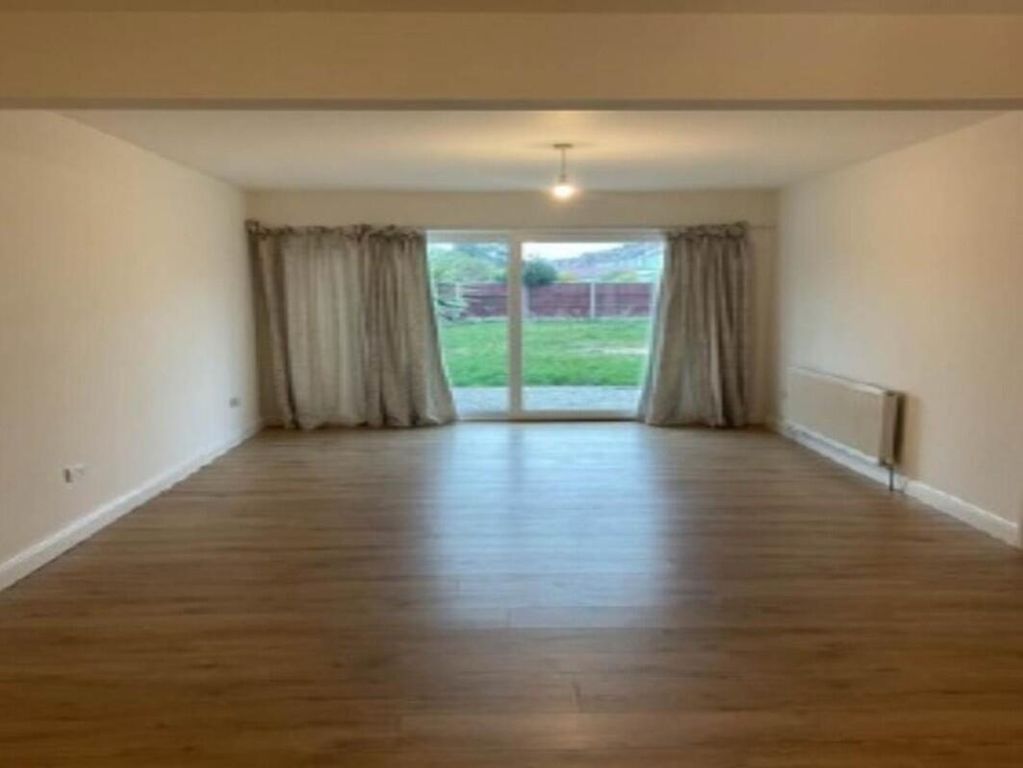 Property photo 3 of 10 Living Room