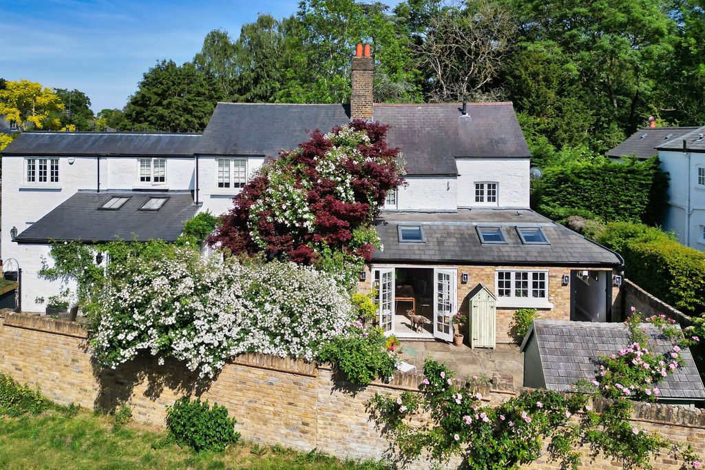 Property photo 2 of 40