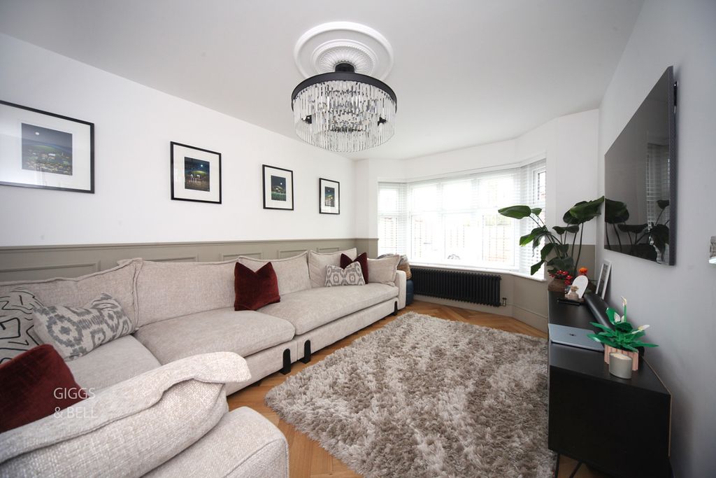 Property photo 3 of 28 4967064